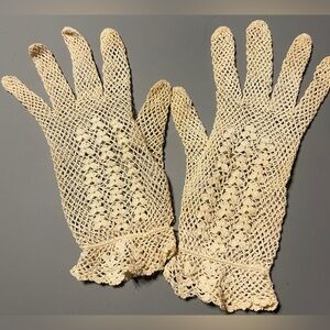 Vintage Women's Crocheted
Lace Dress Gloves Ladies-Cream Ivory